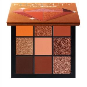 Huda Beauty topaz obsession eyeshadow palette